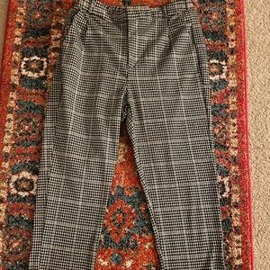 Womens straight leg black and white dress pants. Size M.